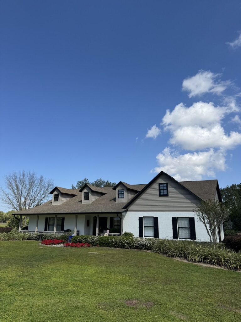 Another Front before view of the Umatilla, FL home