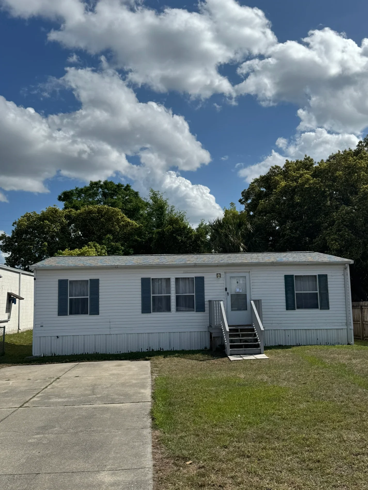 Completed 2026 roof replacement on W Charlotte Ave in Eustis FL by Integrity Roof Services